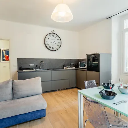 Apartment Luxury&charme Historical Center 2 *